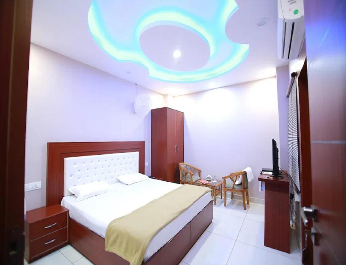 Hotel Kings, Rohtak Buitenkant foto