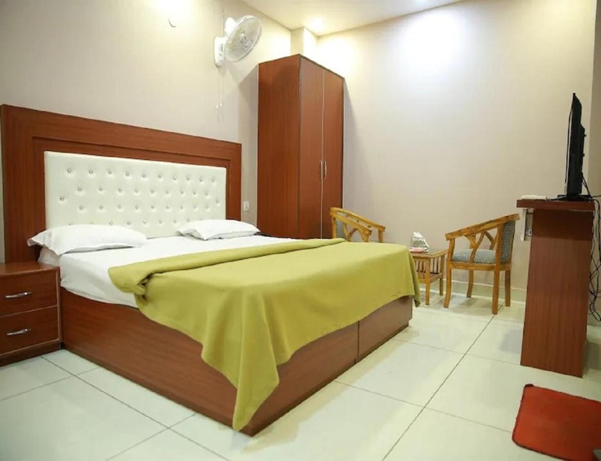 Hotel Kings, Rohtak Buitenkant foto